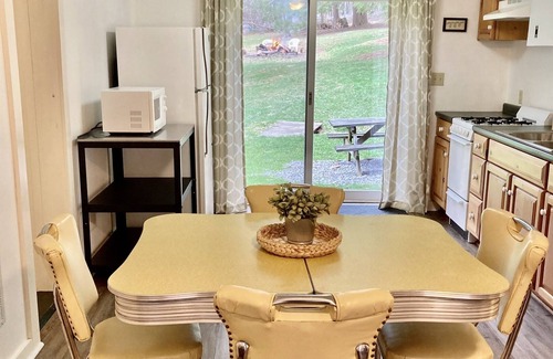Cooksburg Cabin | Pet-Friendly Retreat in Cook Forest with Free Firewood