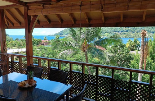 Otumai House | Cook's Bay Lodges - Fare Nui: Breathtaking Oceanfront Views