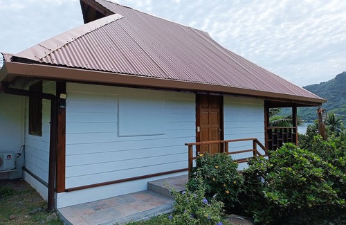 Otumai House | Cook's Bay Lodges - Fare Nui: Breathtaking Oceanfront Views