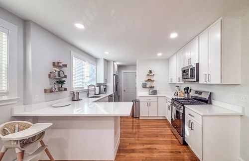 Newton Corner Apartment | Cool 4BR Condo, Close 2 City, NEWLY RENOVATED