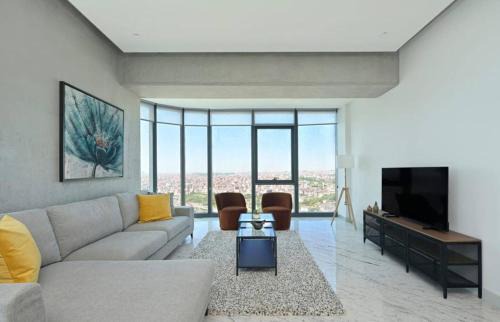 Bomonti Apartment | Modern 2 Bedroom Escape with Pool & Gym, Rated 9/10
