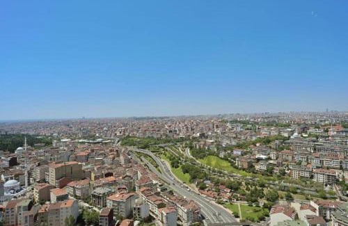Bomonti Apartment | Modern 2 Bedroom Escape with Pool & Gym, Rated 9/10
