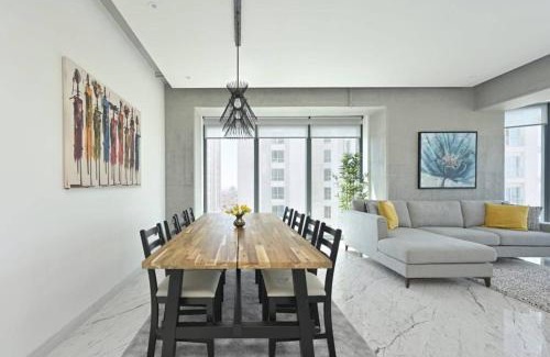 Bomonti Apartment | Modern 2 Bedroom Escape with Pool & Gym, Rated 9/10
