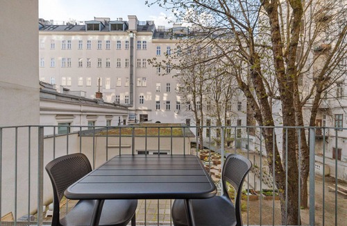 Alsergrund Apartment | Comfortable Alsergrund 1BR, Pet-Friendly & Fully Equipped