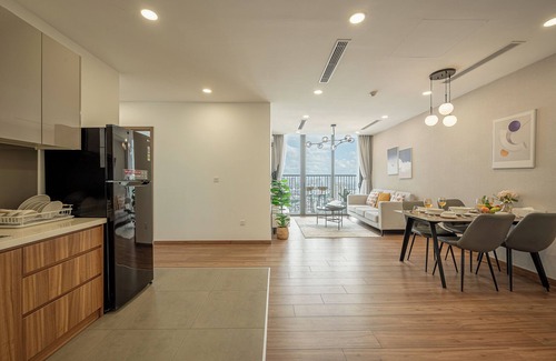 Tan Thuan Tay Apartment | Modern 3Br Apartment with Pool, Gym & Scenic Views