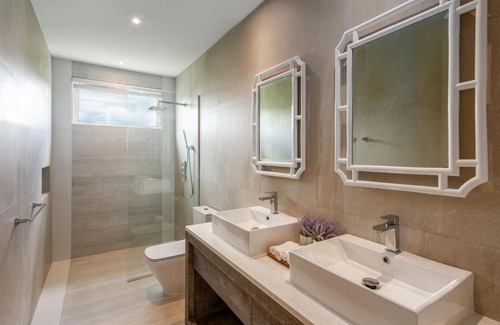 Deanes Villa | Relax at Cool Breeze by Blue Sky Luxury – Ocean View Awaits