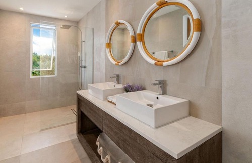 Deanes Villa | Relax at Cool Breeze by Blue Sky Luxury – Ocean View Awaits