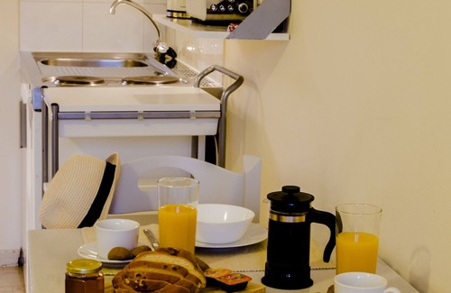 Karvelas Apartment | Relaxing Retreat with Pool, Breakfast & Kitchen Amenities
