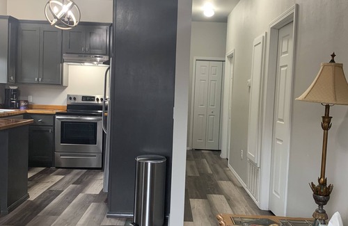 Tahlequah Apartment | Cozy Retreat with Kitchen & Breakfast – Rated 10/10