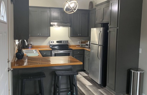 Tahlequah Apartment | Cozy Retreat with Kitchen & Breakfast – Rated 10/10