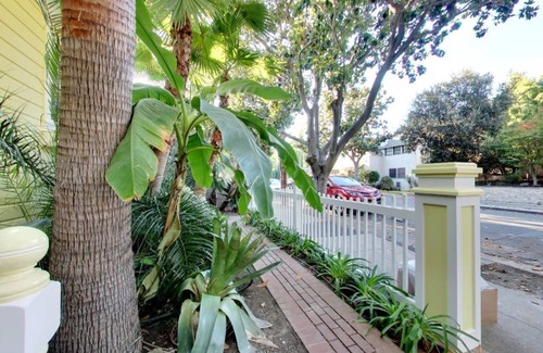 Downtown North Apartment | Cozy Unit #8: Your Perfect Escape Awaits