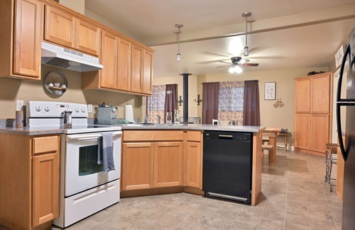 Prospect Cottage | Explore Cool Creek Cottage Near Crater Lake & Scenic Trails