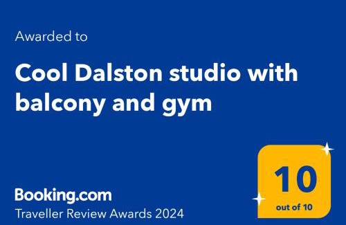 Hackney Central Apartment | Stylish Dalston Studio with Balcony and Gym, Rated 9.6