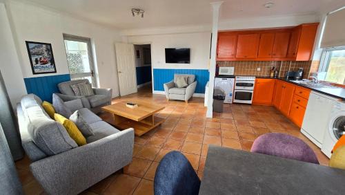Galway City Centre Apartment | Cool Dockland Apt, sleeps 5, with parking