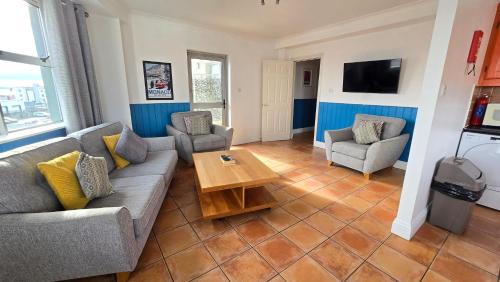 Galway City Centre Apartment | Cool Dockland Apt, sleeps 5, with parking