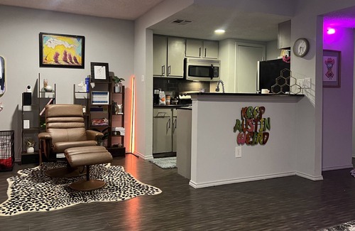 Parker Lane Apartment | Cool E. Side spot for Festival stay. 2mi from Downtown. 4mi to ACL.
