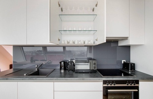 Margareten Apartment | Modern 2BR Maisonette with Elevator - Family & Pet Friendly
