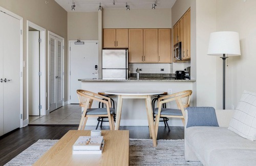Mount Vernon Square Apartment | Cool Mount Vernon 1BR w/Gym & Rooftop Pool, nr Arena, by Blueground