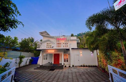 Devikolam Bed & Breakfast | Charming 5 BR Deluxe Villa in Munnar with Breakfast