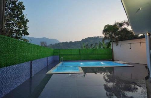 Devikolam Bed & Breakfast | Charming 5 BR Deluxe Villa in Munnar with Breakfast