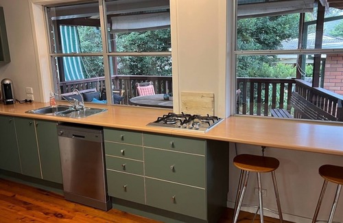 Hawks Nest House | Inviting Cool Nest - Your Ideal Beach Escape Awaits