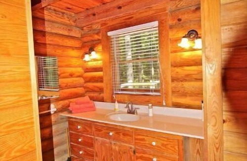 Rosman Cabin | Escape to the Mountains in a Scenic Log Home Retreat