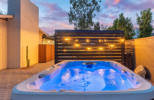 La Paz At Desert Springs House | Cool off in the pool! Minutes to golf and Kierland. Sleeps 12