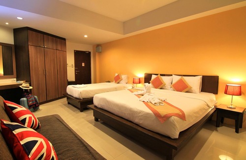 Talat Nuea Hotel | Relaxing Escape at Cool Residence with Pool & Spa