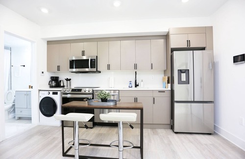 Brookland Bed & Breakfast | Immaculate Entire Unit with Kitchen & Free Breakfast