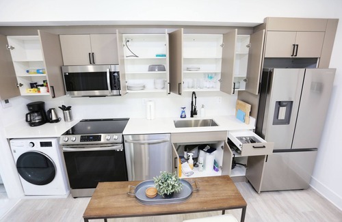 Brookland Bed & Breakfast | Immaculate Entire Unit with Kitchen & Free Breakfast