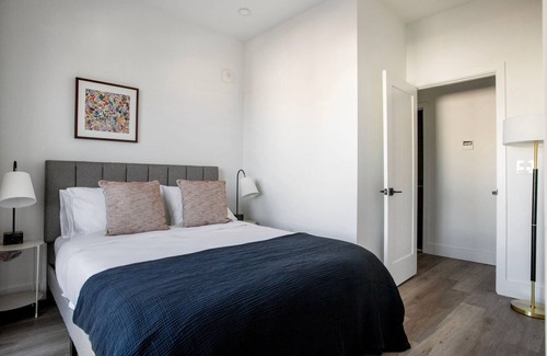 Truxton Circle Apartment | Cool Truxton Circle 2BR, .5 mile to Metro & National Park, by Blueground