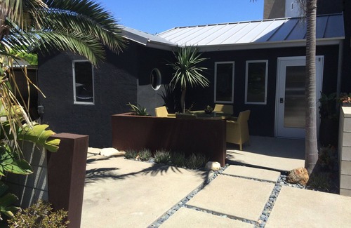 South Oceanside Cottage | Ocean View Beach Pad: Steps to Surf, Guest Rated 9.8
