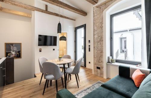 Weissensee Apartment | COOLEST Apartment in Berlin, easy Check-in, big & cozy, near city center - especially for groups!