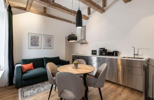 Weissensee Apartment | COOLEST Apartment in Berlin, easy Check-in, big & cozy, near city center - especially for groups!