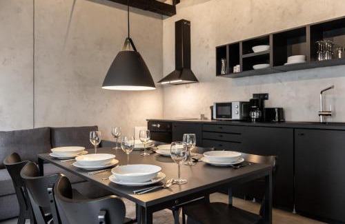 Weissensee Apartment | Cozy Black White Maisonette Near City Center, Family-Friendly