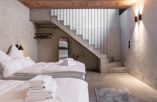 Weissensee Apartment | Cozy Black White Maisonette Near City Center, Family-Friendly