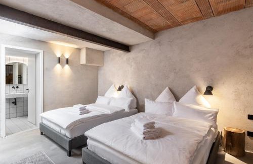 Weissensee Apartment | Cozy Black White Maisonette Near City Center, Family-Friendly