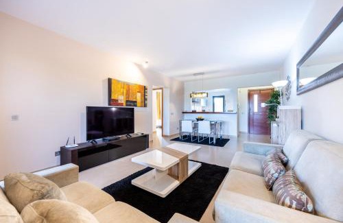 Praia da Luz Apartment | Elegant 2-Bed Flat in Luz with Private Pool & Spa Facilities