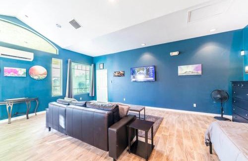 Coolidge Apartment | Modern Studio at Coolidge with Pool & Family Amenities