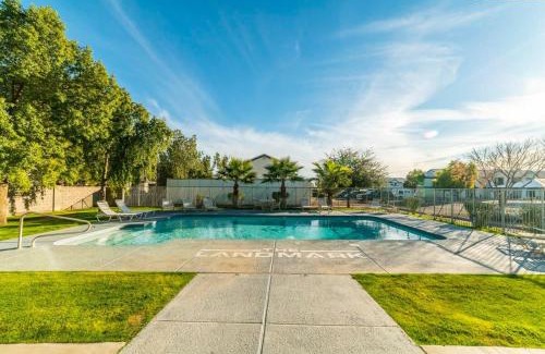 Coolidge Apartment | Modern Studio at Coolidge with Pool & Family Amenities
