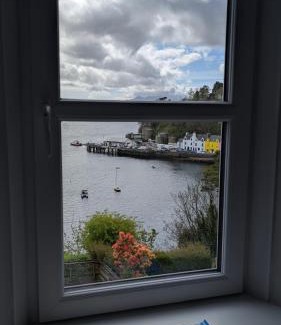 Achachork House | Child-Friendly Escape at Coolin View with 8.2/10 Rating