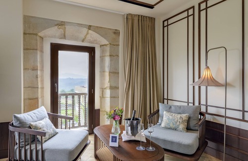 Luces Hotel | Luxurious Stay at CoolRooms Palacio de Luces - 5 Star Escape