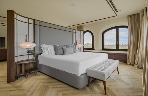 Luces Hotel | Luxurious Stay at CoolRooms Palacio de Luces - 5 Star Escape