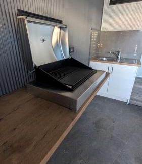 Cooma Hotel | Pet-Friendly Cooma High Country Motel with Pool & Kitchen