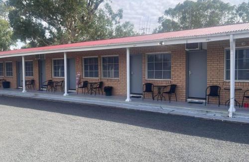 Coonamble Hotel | Cozy Coonamble Motel: Pet-Friendly Stay with Kitchenette