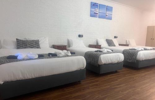 Coonamble Hotel | Cozy Coonamble Motel: Pet-Friendly Stay with Kitchenette