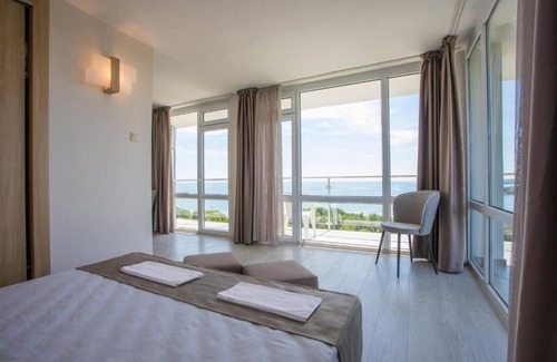 Kiten Hotel | Budget-Friendly COOP Kiten with Pool and Restaurant Access