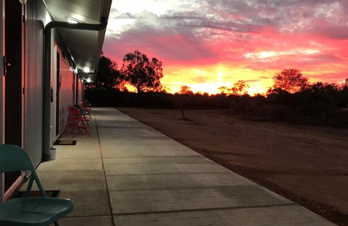 Eromanga Hotel | Cooper's Country Lodge: 9/10 Rated with Hot Tub & Breakfast