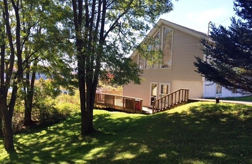 Fly Creek House | Cooperstown Mountain View Manor: Ideal for Families & Pets