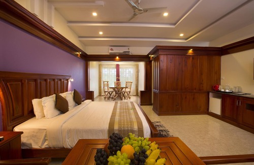 Polibetta Hotel | Inviting Coorg Cliffs Resort: Pool, Dining & Family Fun